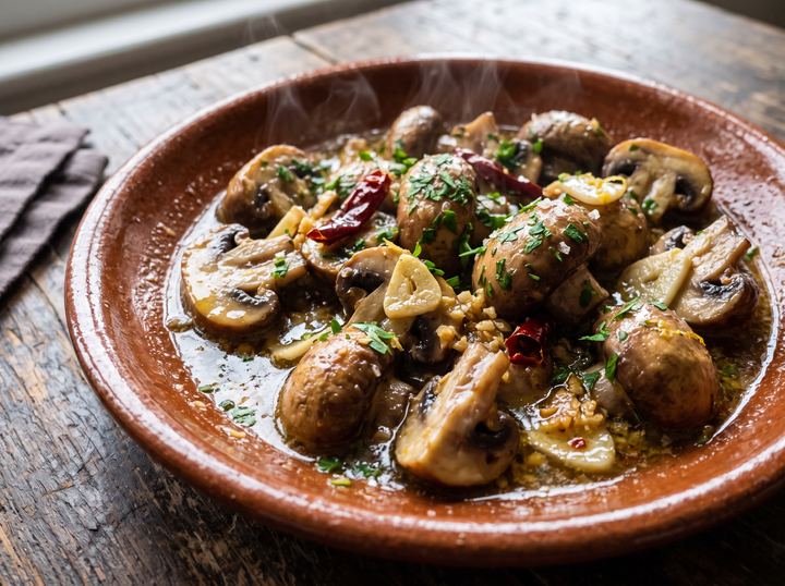 Champiñones al Ajillo